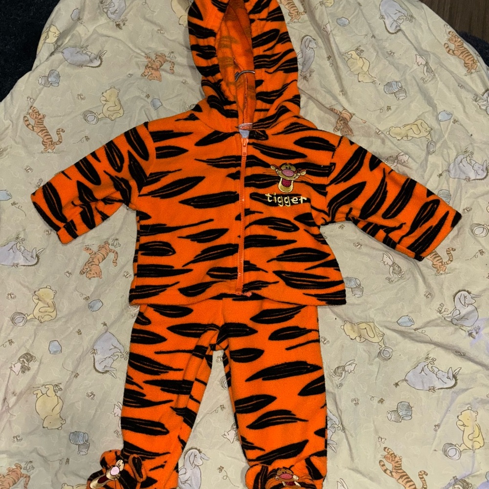 Disney tigger baby outfit